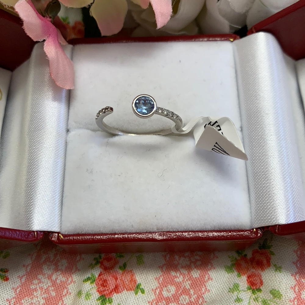 Sterling silver sim topaz ring one size NWT